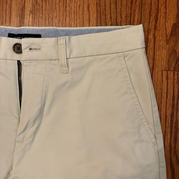 TOMMY HILFIGER Classic Fit Chino Shorts Khaki Beige Size 30 - Picture 2 of 6